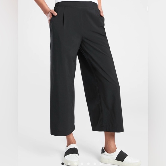 Pants - NWT Athleta Brooklyn Women's Black Wide-Leg crop Pants size 8